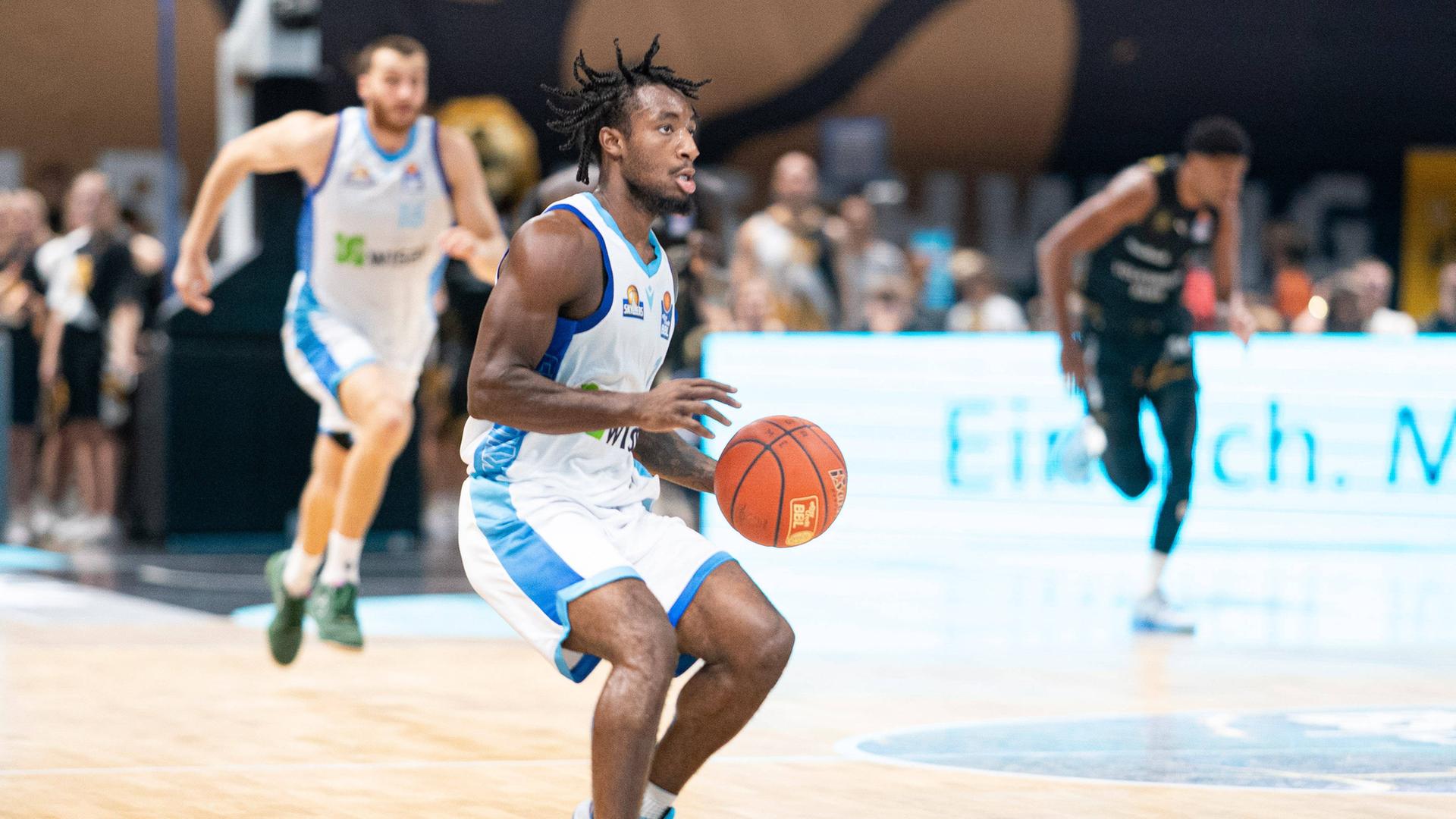 Isaiah Swope am Ball gegen Braunschweig | Imago Images