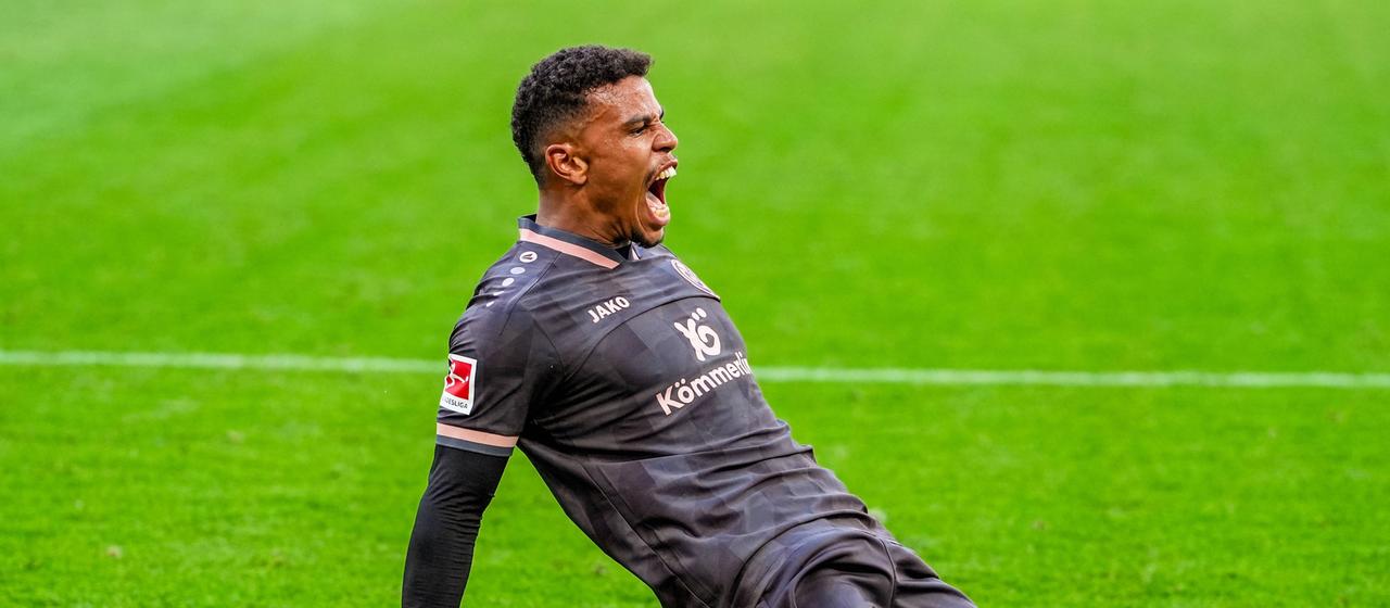 Mainz Ransford-Yeboah Königsdörffer bejubelt seinen Treffer