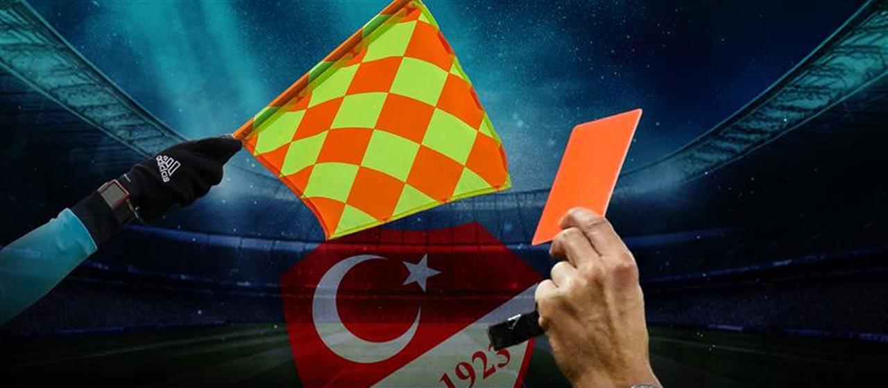 Das Wappen des türkischen Fußballverbandes mit Flagge und roter Karte