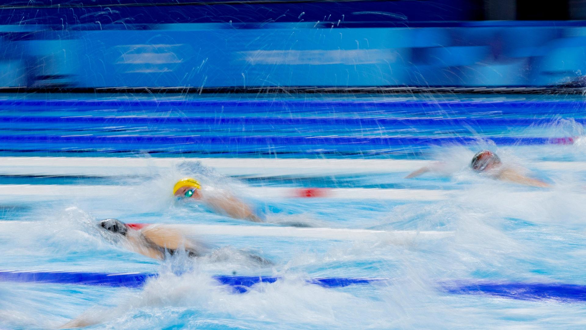 Schwimm-Weltverband - Einknicken mit Ansage