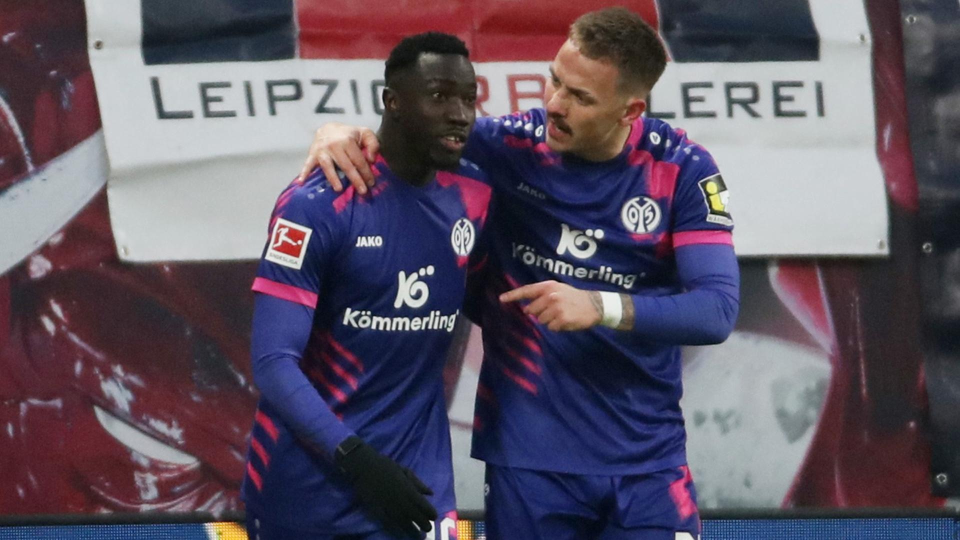 Silas (l.) und Phillip Tietz haben Spaß zusammen | Reuters/Karina Hessland