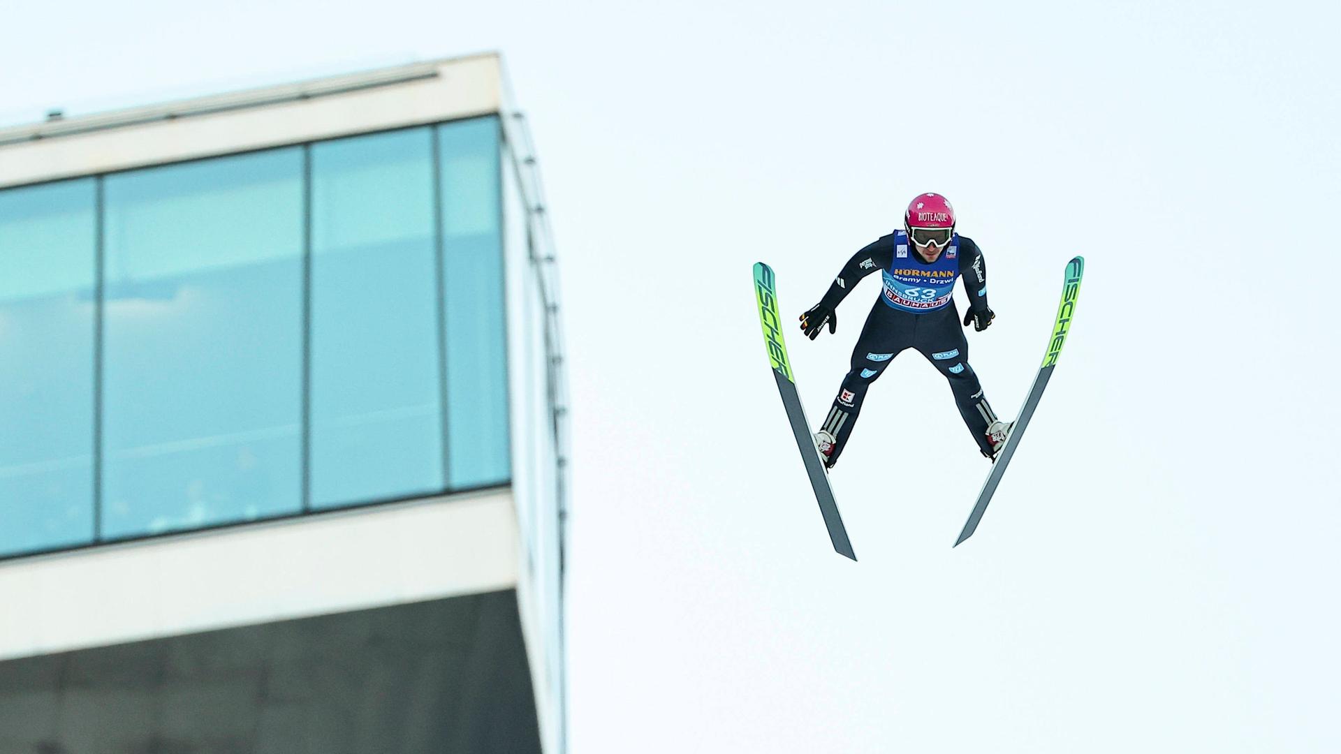 Felix Hoffmann in der Luft | IMAGO / GEPA pictures