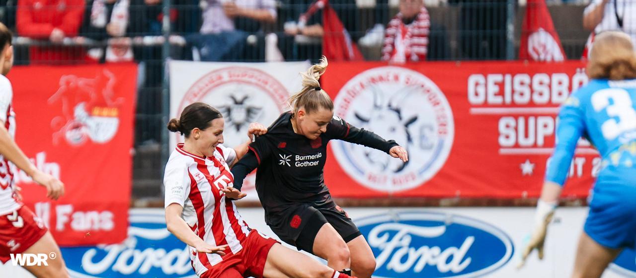 Sara Agrež (l.) vom 1. FC Köln grätscht gegen Vanessa Fudalla von Bayer 04 Leverkusen. | IMAGO / Beautiful Sports Sara Agrež (l.) vom 1. FC Köln grätscht gegen Vanessa Fudalla von Bayer 04 Leverkusen.