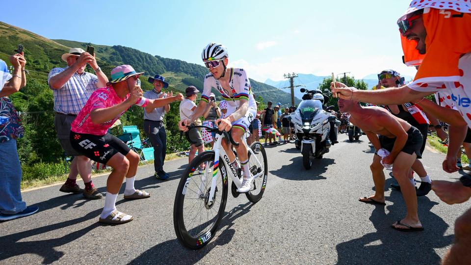 Tadej Pogacar bei der zwölften Etappe der Tour de France