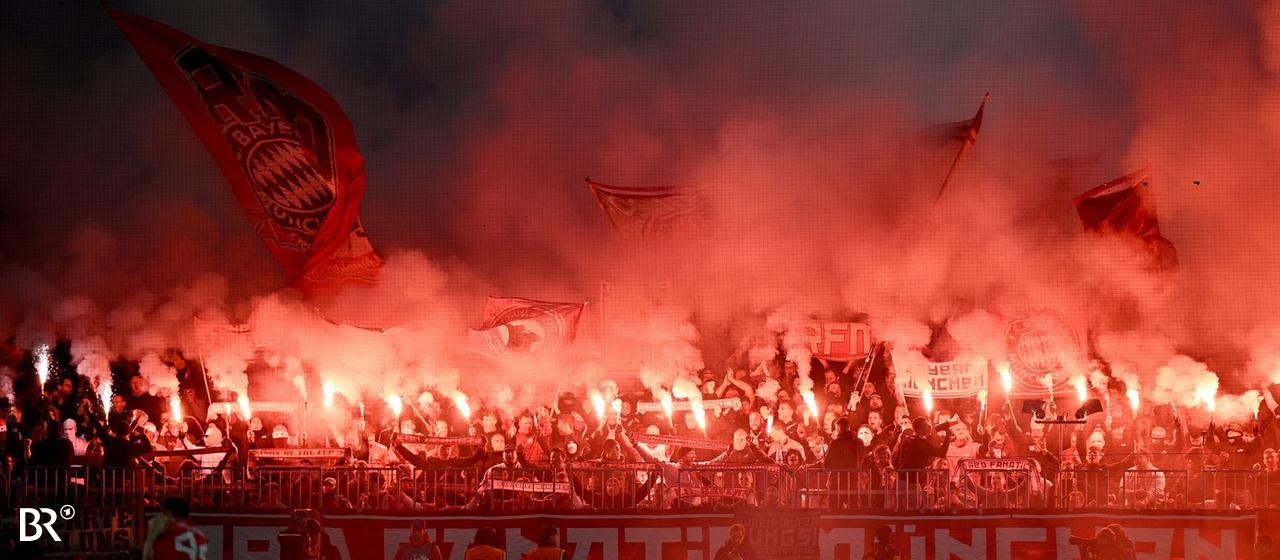 FC Bayern Fans zünden Pyrotechnik im Spiel gegen Sporting Lissabon