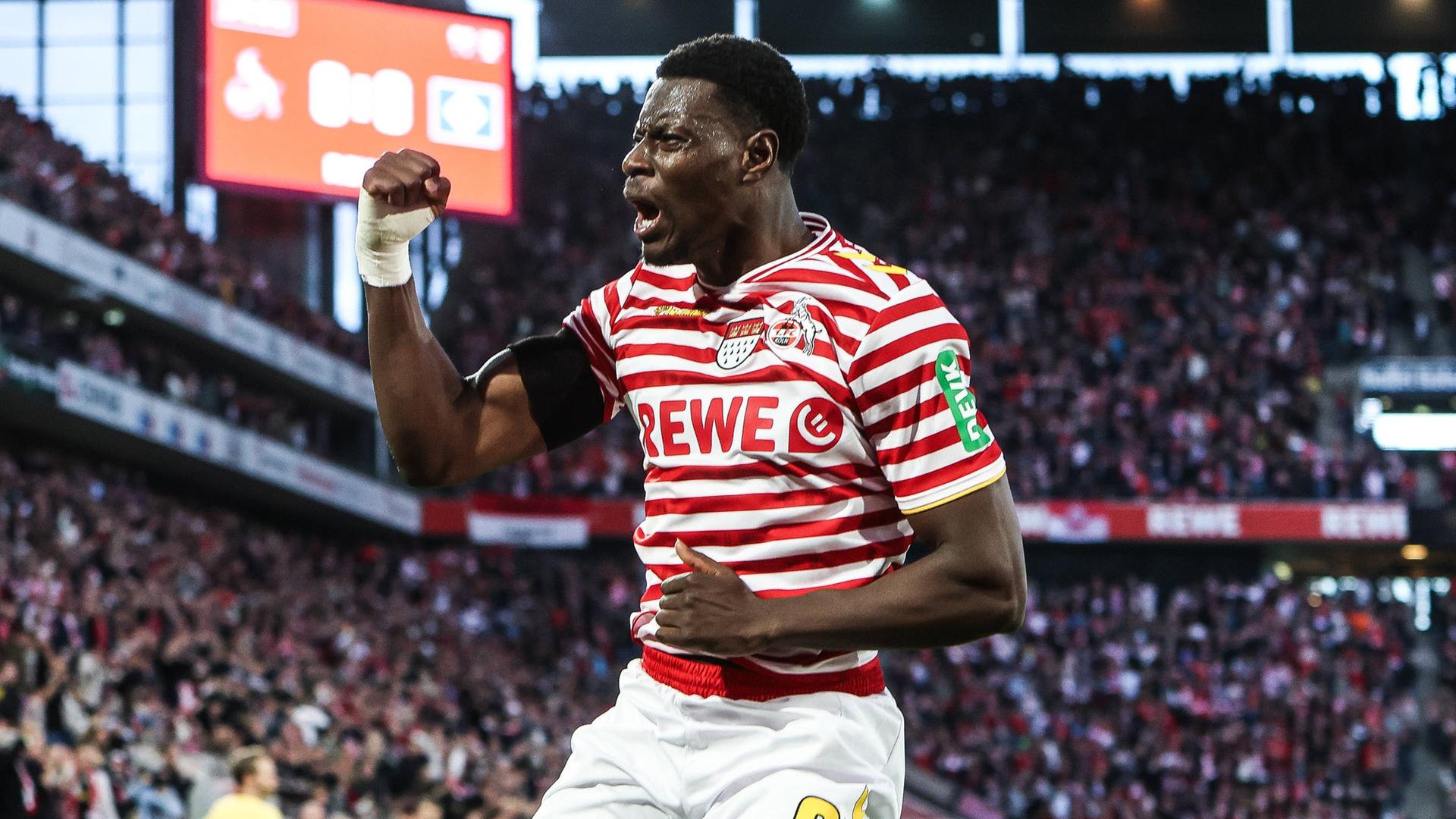 Ragnar Ache bejubelt Treffer zum 1:0 | IMAGO / Nico Herbertz