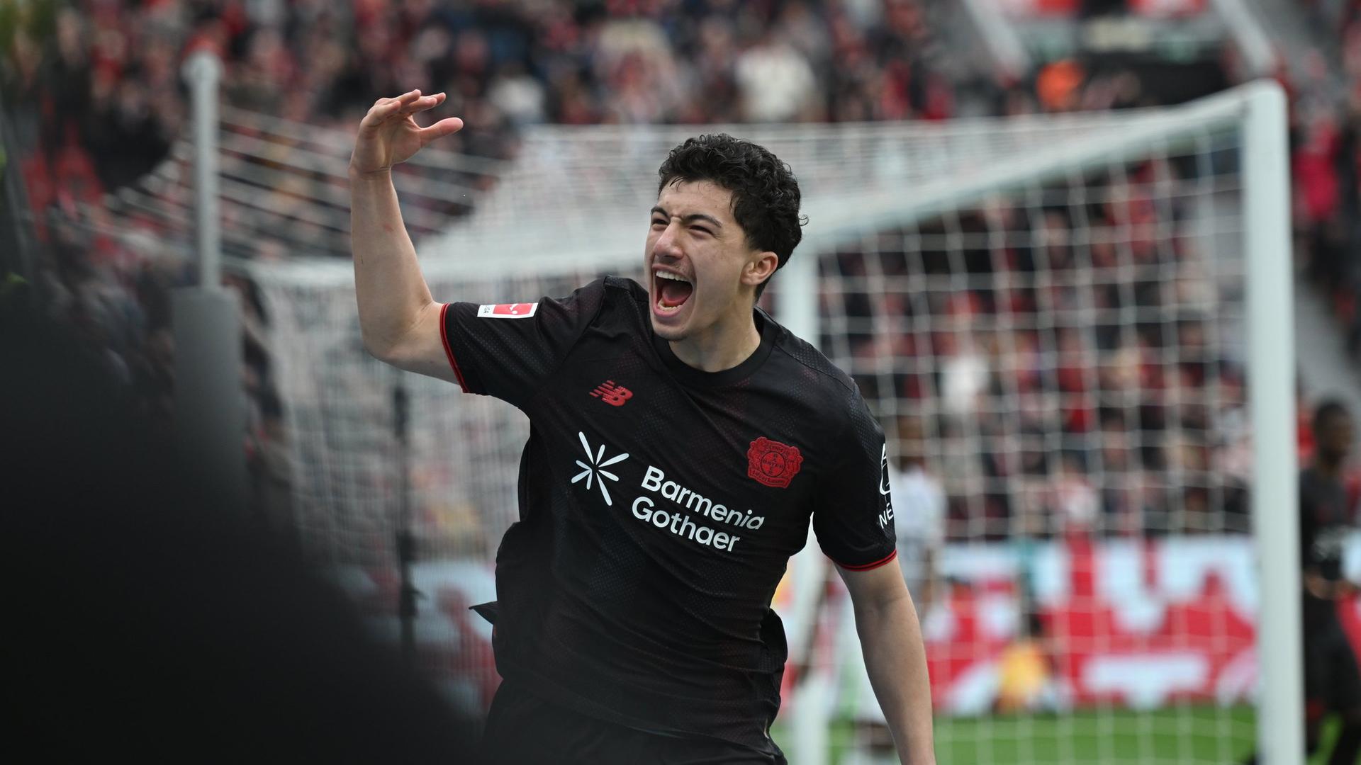 Ibrahim Maza von Bayer 04 Leverkusen feiert das Tor zum 5:3 | dpa / Fabian Strauch