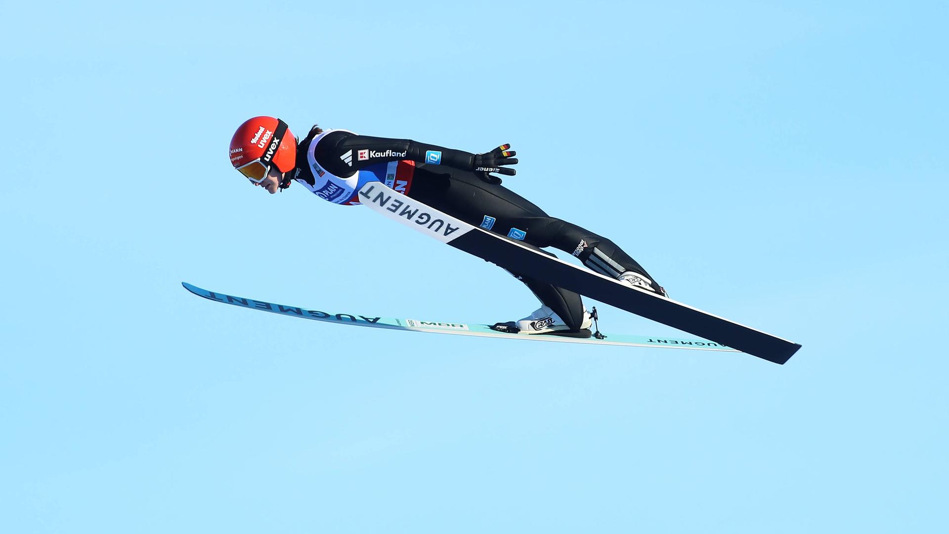 Selina Freitag springt im 1. Durchgang auf 127 Meter | IMAGO / Ulrich Wagner