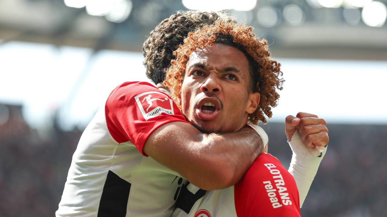Fußballprofi Hugo Ekitike von Eintracht Frankfurt jubelt im Bundesligaspiel gegen 1899 Hoffenheim | imago/Osnapix