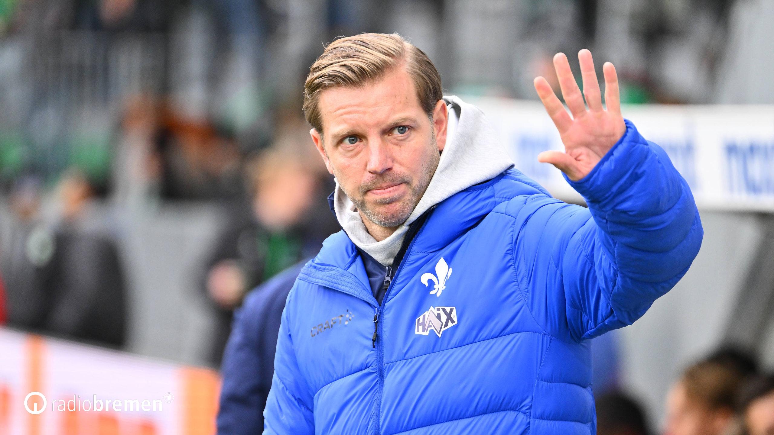 Florian Kohfeldt winkt dem Publikum entgegen. | Imago | Zink Florian Kohfeldt winkt dem Publikum entgegen.