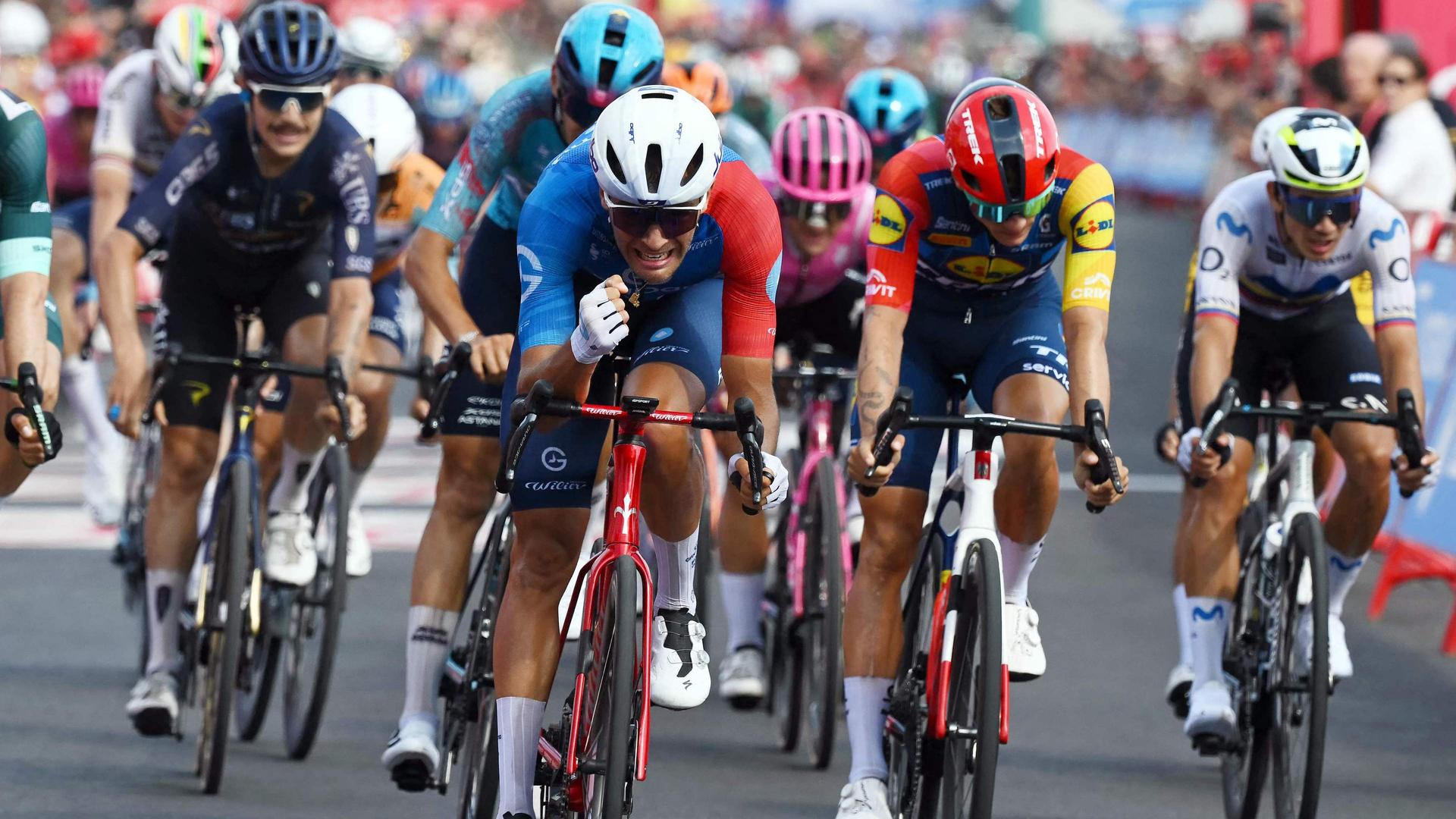 Vuelta: Bastien Tronchon überrascht Wout van Aert auf der 10. Etappe