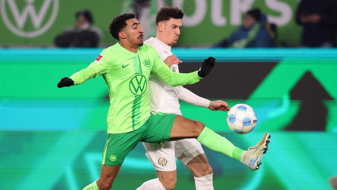Profi-Fußballer Tiago Tomas (l.) vom VfL Wolfsburg im Bundesligaspiel gegen Mainz 05 mit Anthony Caci | Getty/Hartmann