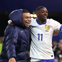 Frankreich Ousmane Dembele und Kylian Mbappe bejubeln ihren Treffer