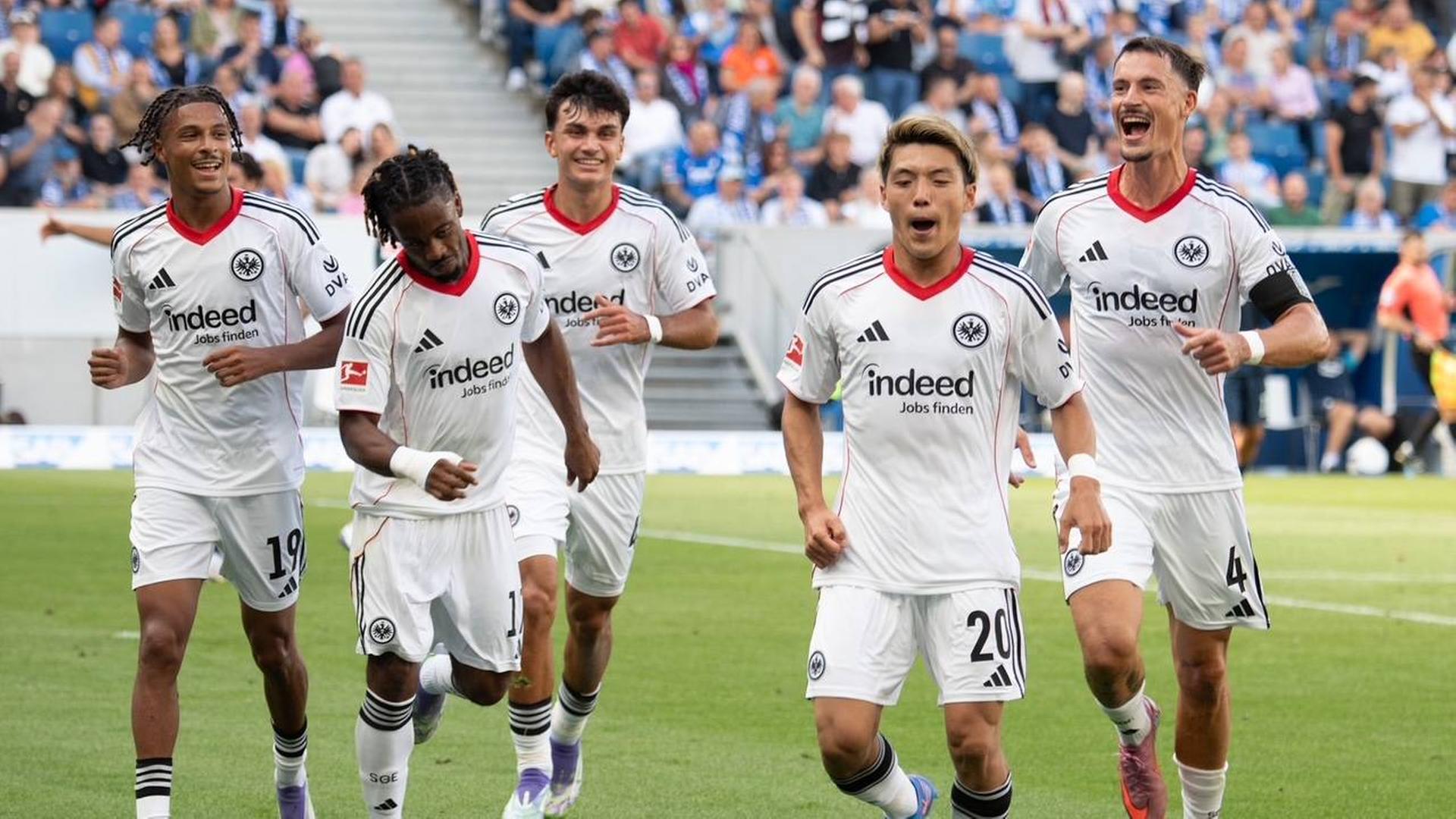 Frankfurter Gemeinschaftsjubel in Sinsheim. | Imago Images