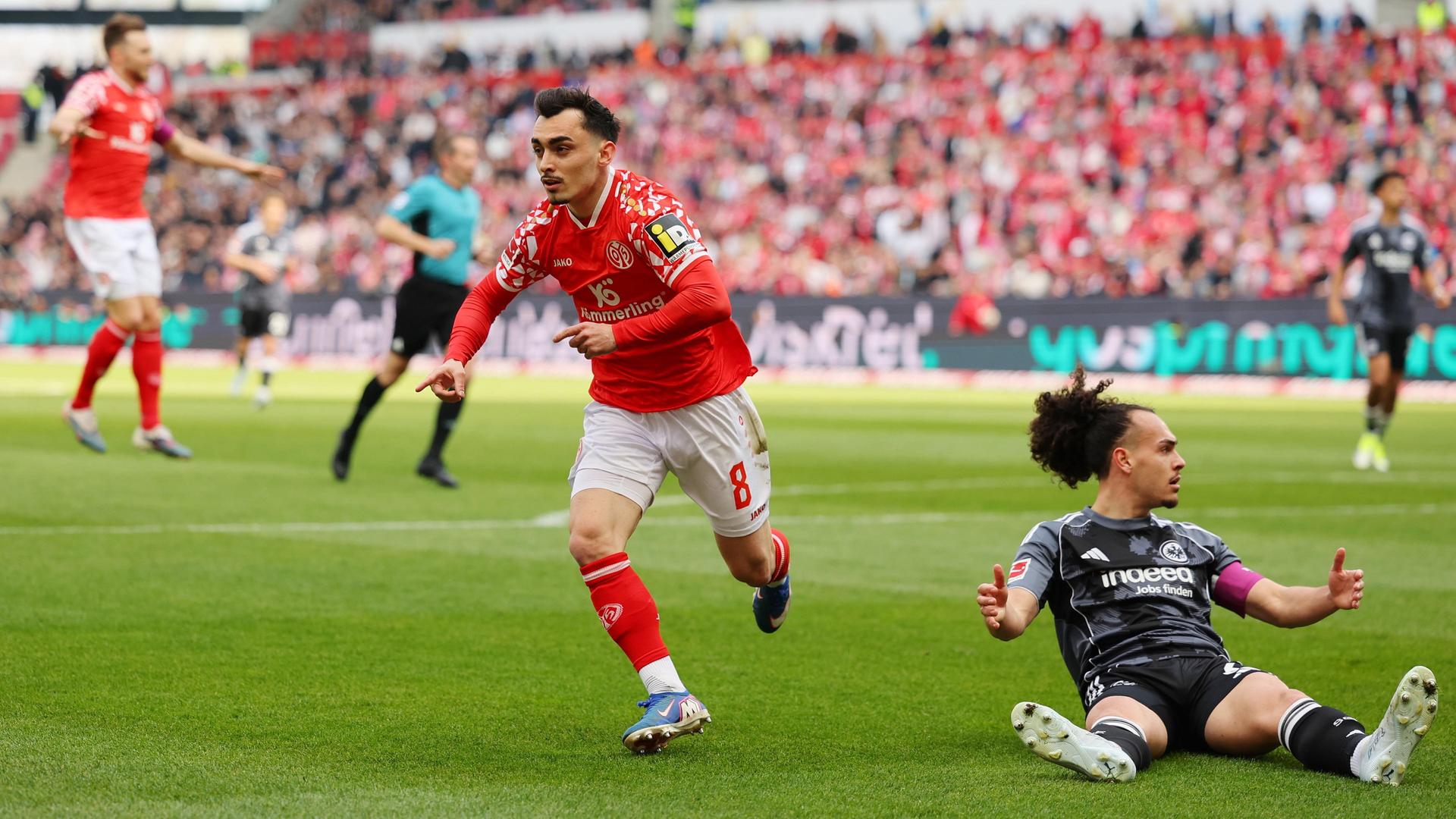 Mainzs Paul Nebel bejubelt seinen Treffer | JoergHalisch/WITTERS