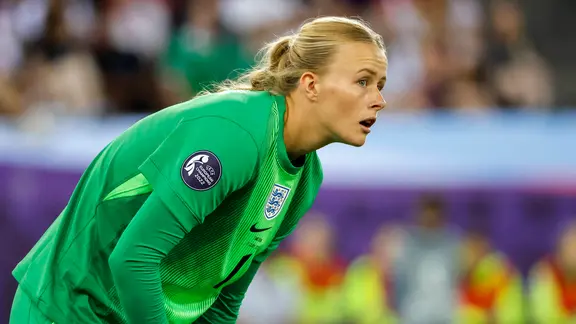 Hannah Hampton im Spiel gegen Schweden