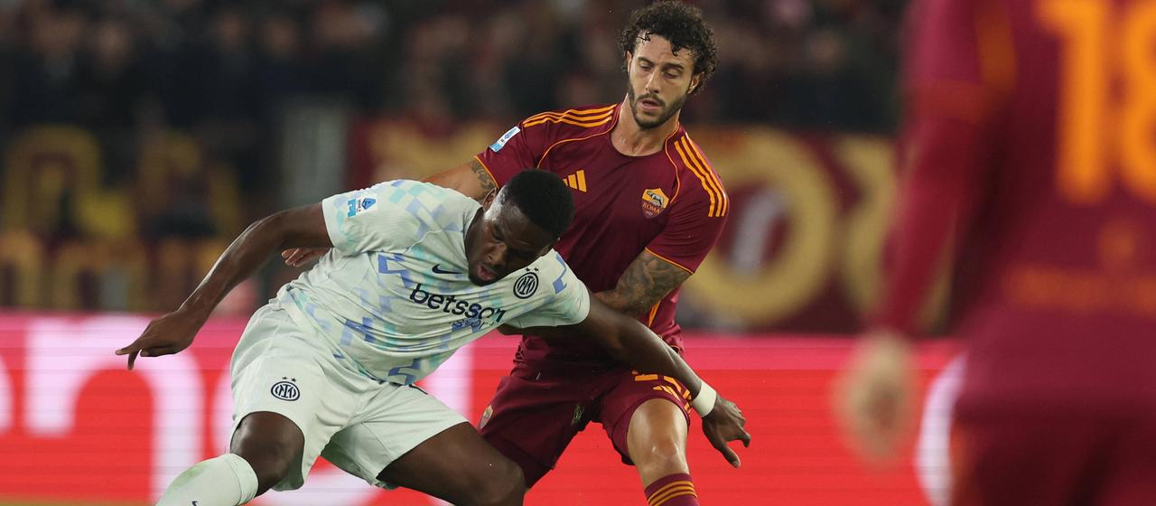 Golashënuesi fitues i Interit, Ange-Yoan Bonny në një duel