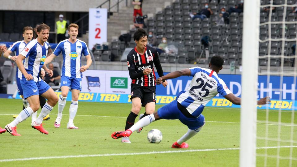 Eintracht Frankfurts Daichi Kamada und Andre Silva | firo/Fromme Eintracht Frankfurts Daichi Kamada und Andre Silva