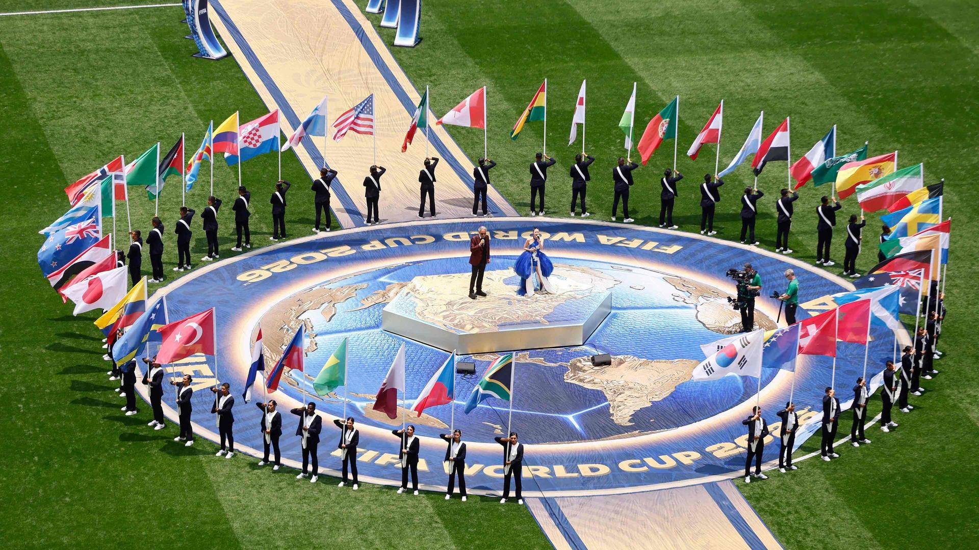 Shakira, Salma Hayek und Andrea Bocelli eröffnen WM