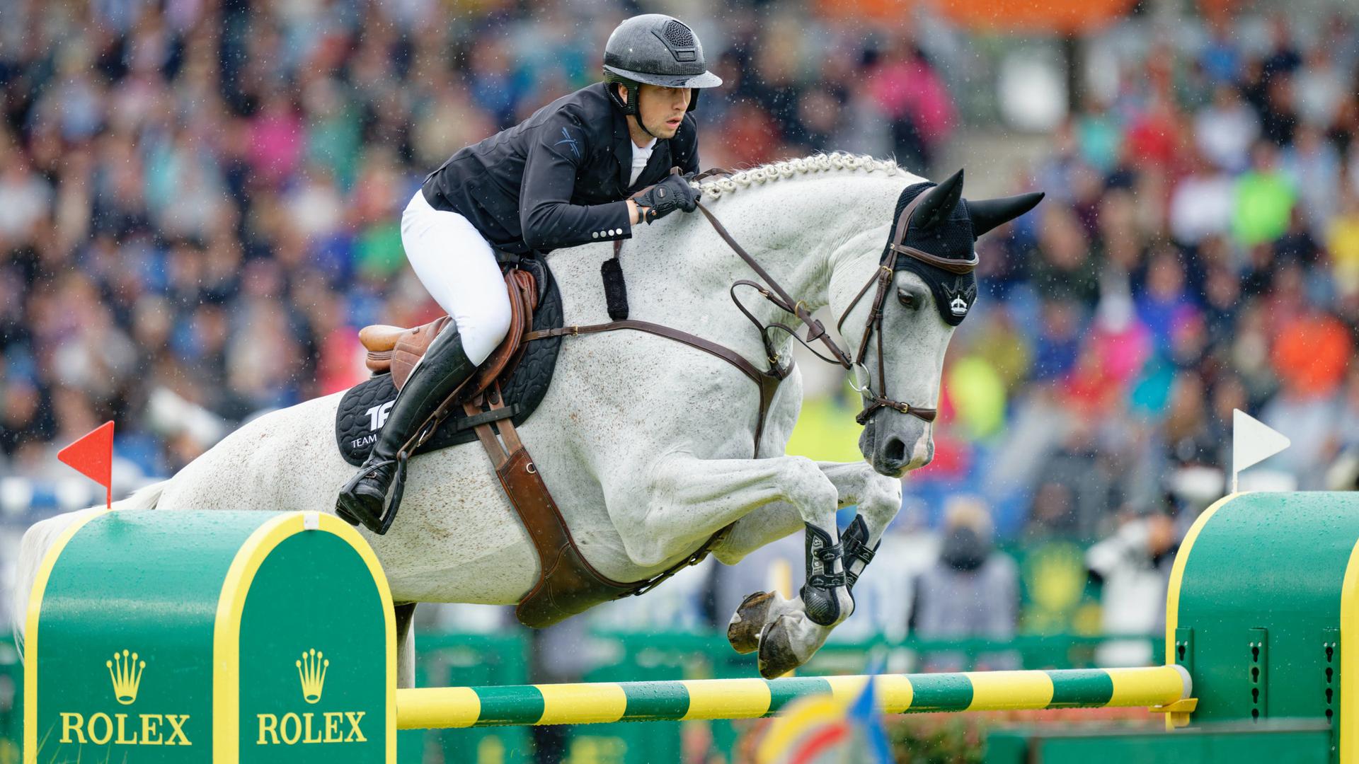 Martin Fuchs aus der Schweiz auf dem Pferd Leone beim CHIO in Aachen | dpa/Uwe Anspach