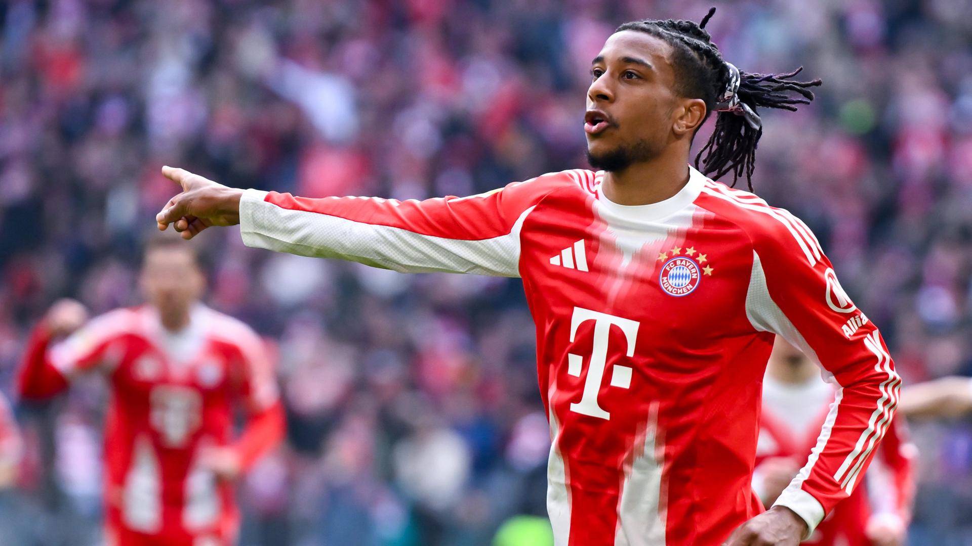 Michael Olise (Bayern Múnich) celebra su gol que puso el 1:0.