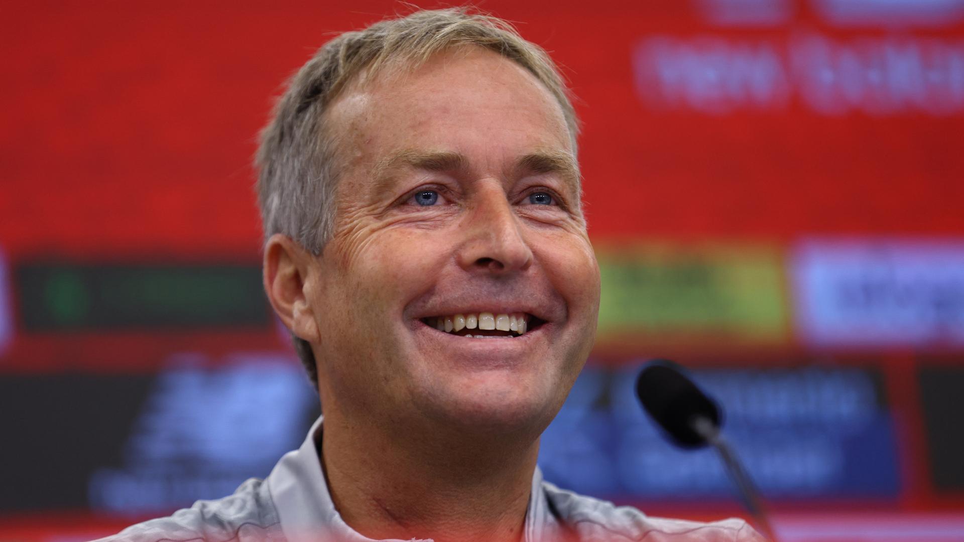 Cheftrainer Kasper Hjulmand bei der Pressekonferenz von Bayer 04 Leverkusen | REUTERS