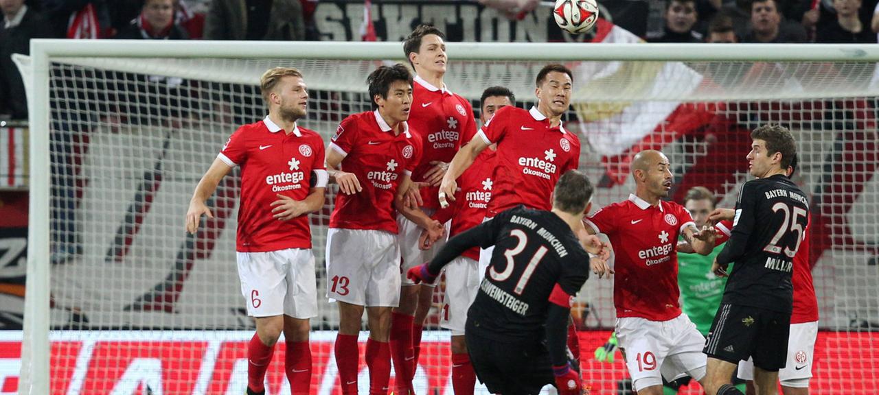 Tor des Monats Dezember 2014, Bastian Schweinsteiger | imago Tor des Monats Dezember 2014, Bastian Schweinsteiger
