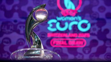 Der Pokal der UEFA Euro 2025