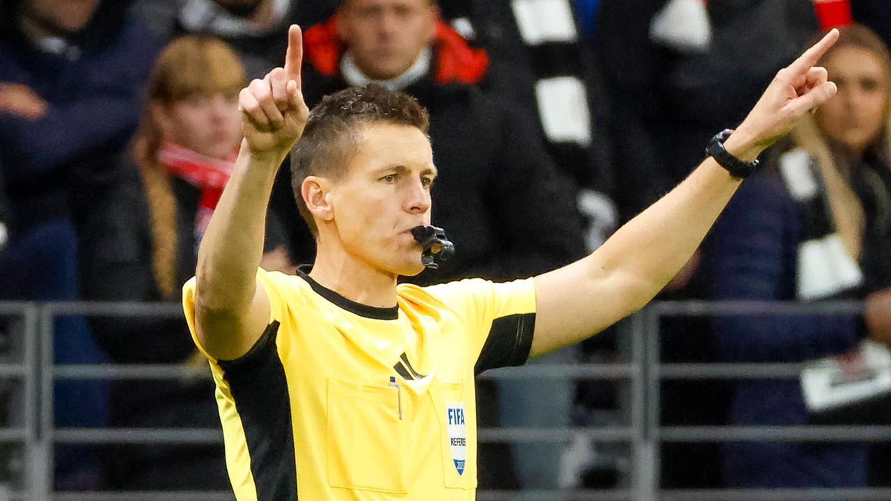 IFAB-Sitzung in Wales: Regelhüter geben VAR mehr Macht und schränken Zeitspiel ein