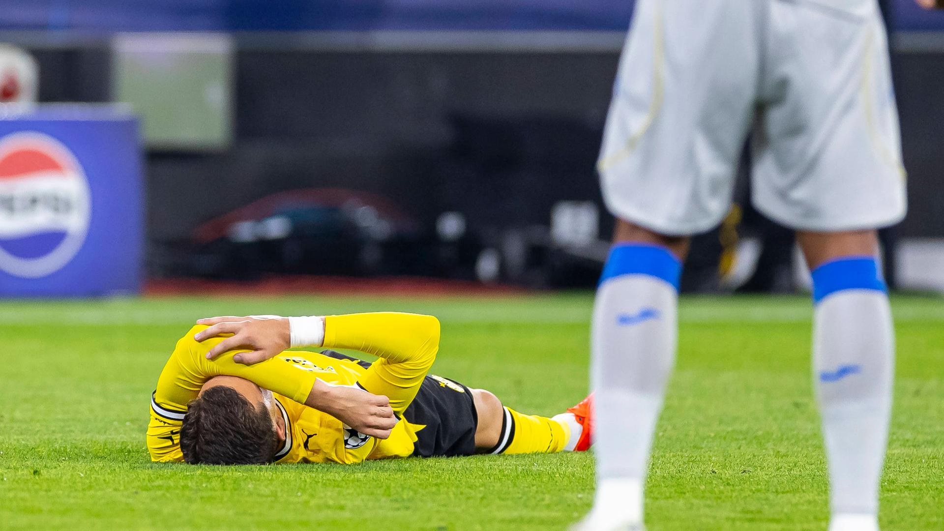 Champions League: BVB-Neuzugang Karetsas mit Trage vom Platz gebracht