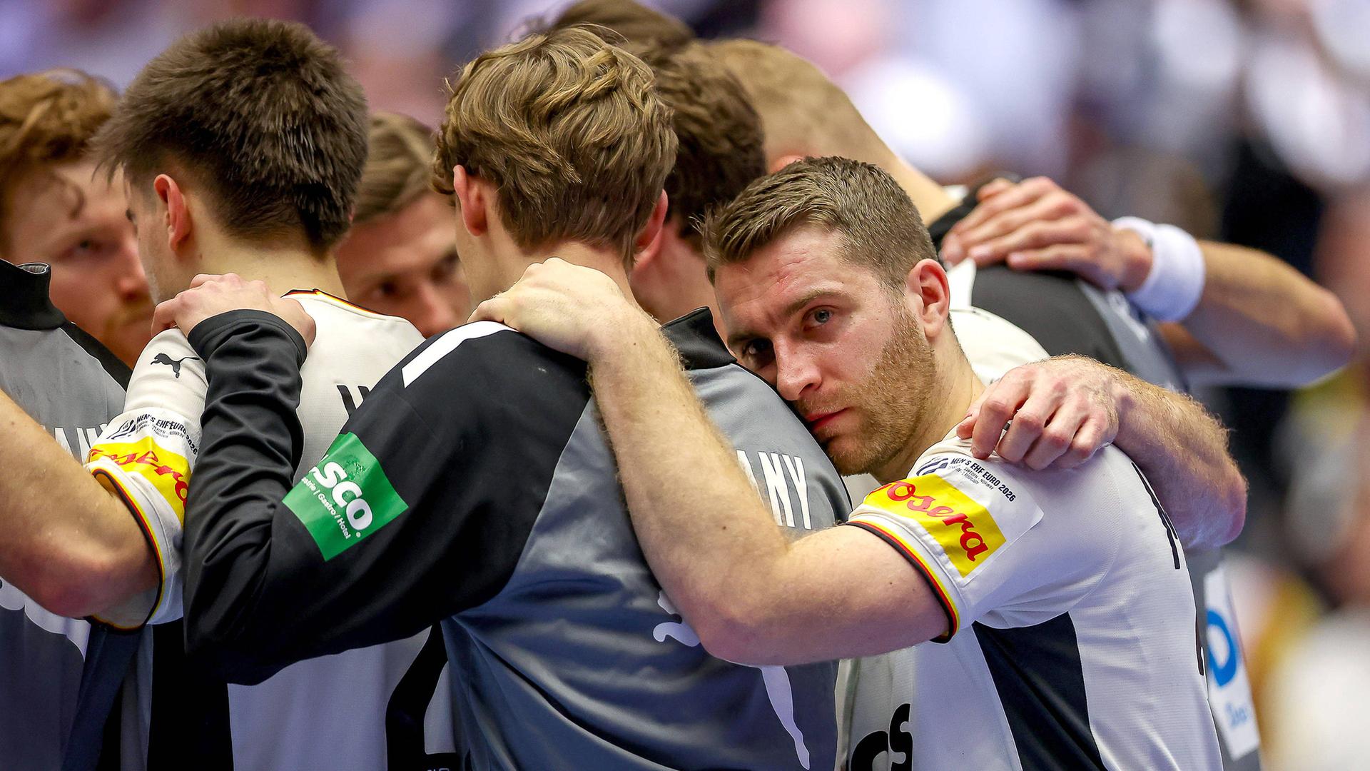 Die deutsche Mannschaft nach der Niederlage gegen Serbien | IMAGO/Maximilian Koch