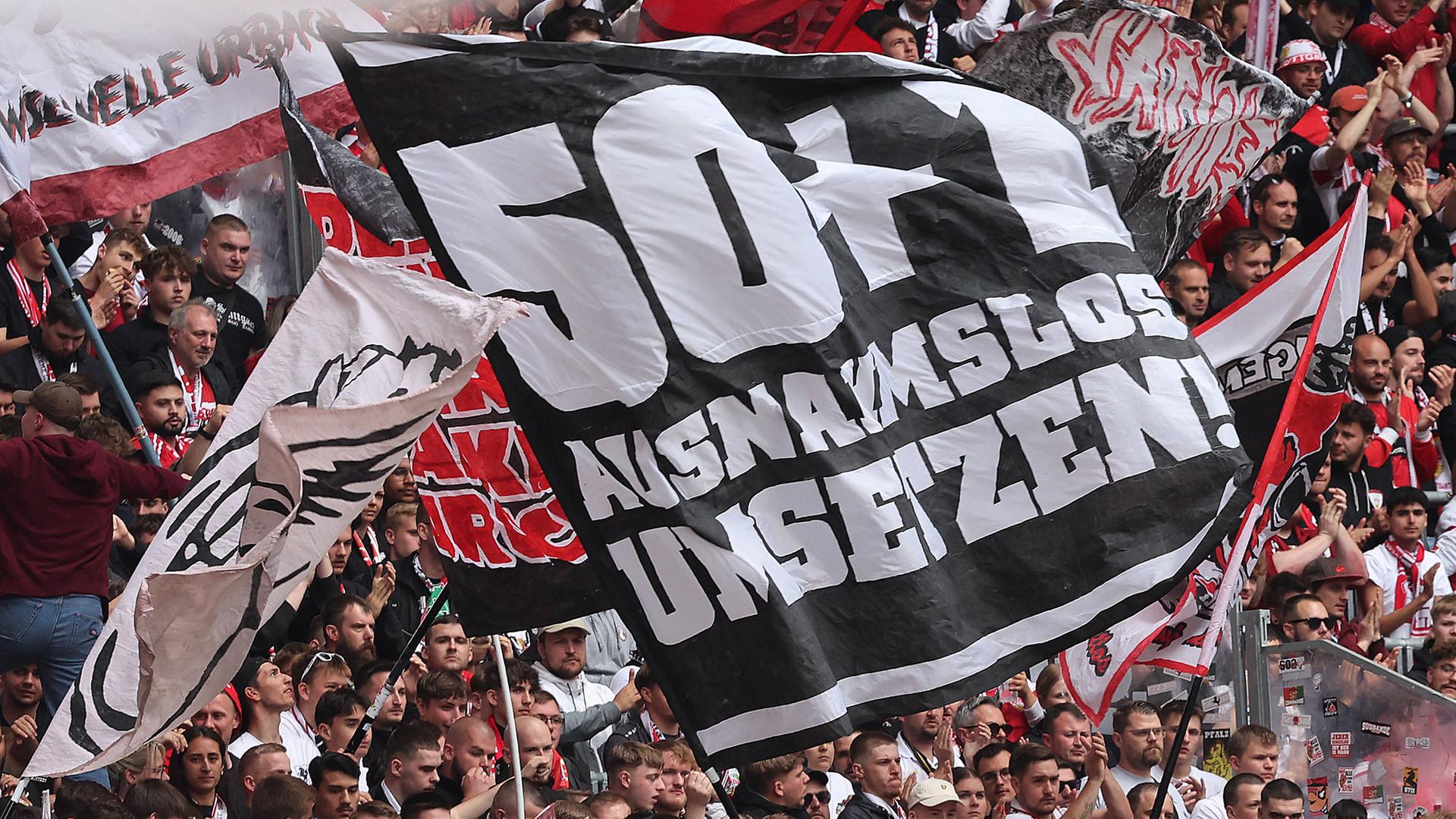 Fans des VfB Stuttgart protestieren für 50+1. | Imago