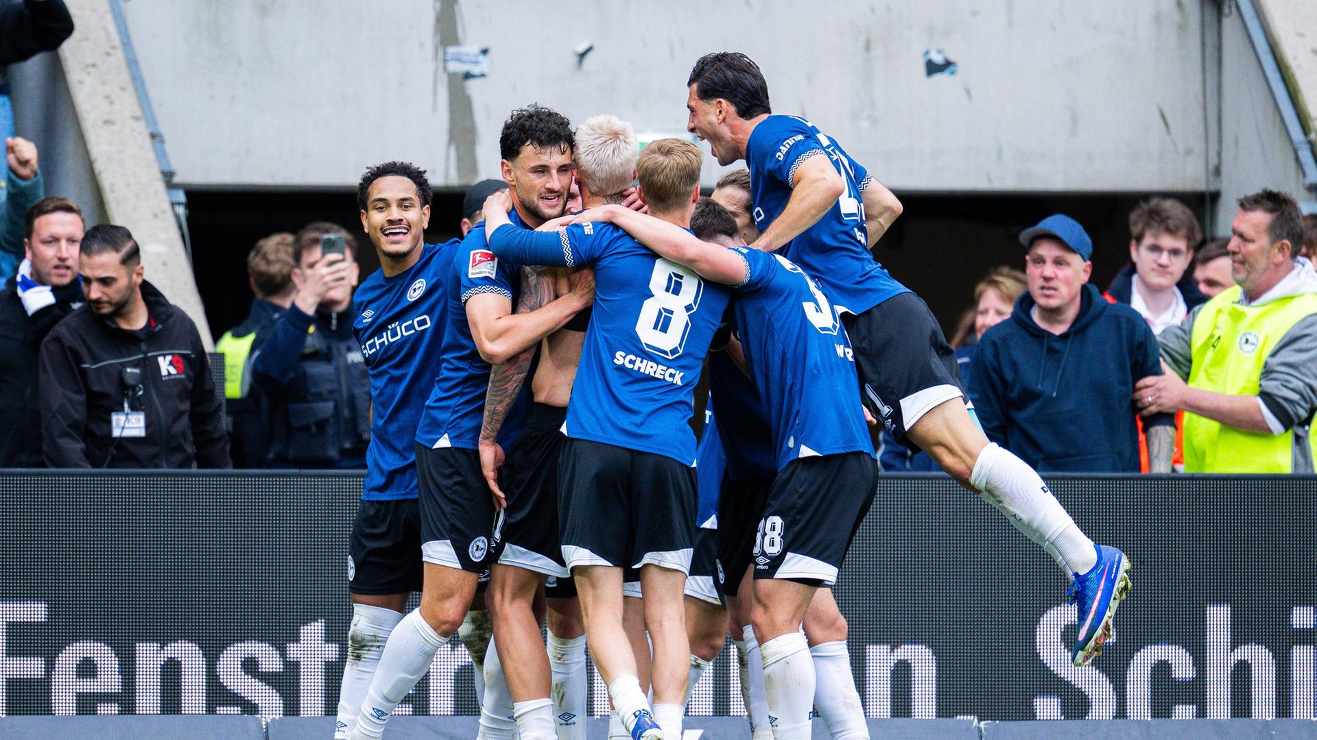 Arminia Bielefeld mit Torparty zum Klassenerhalt