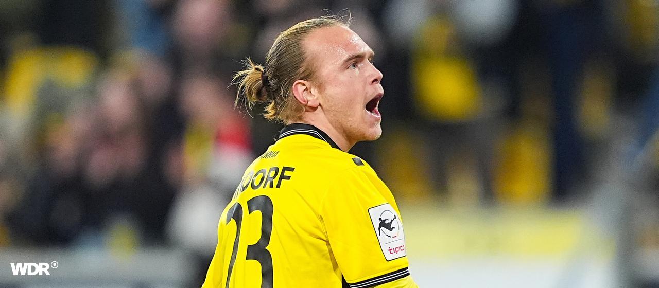 Lars Gindorf von Alemannia Aachen jubelt über einen Treffer.