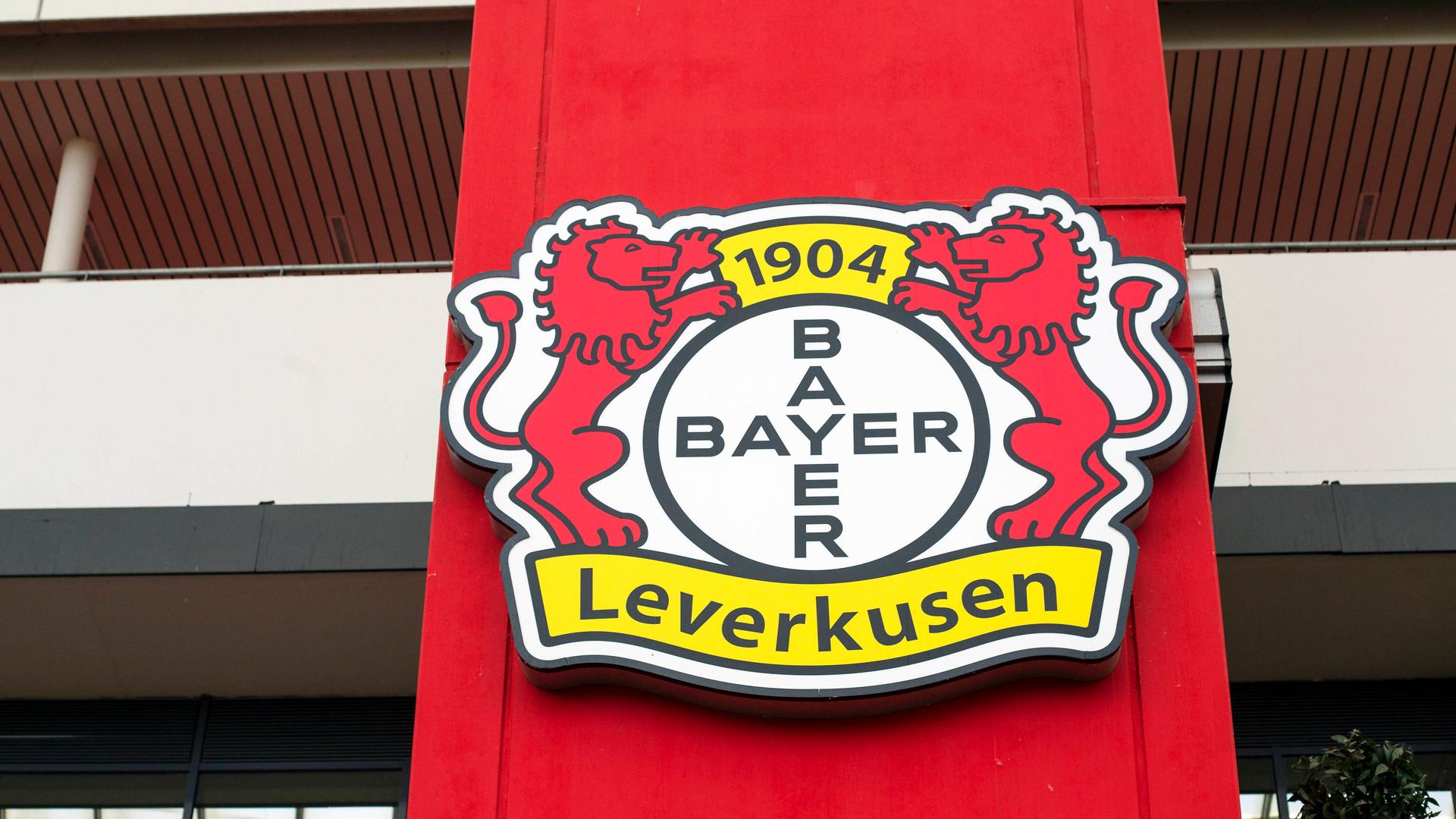  Das Logo von Bayer 04 Leverkusen | imago images/Krystof Kriz