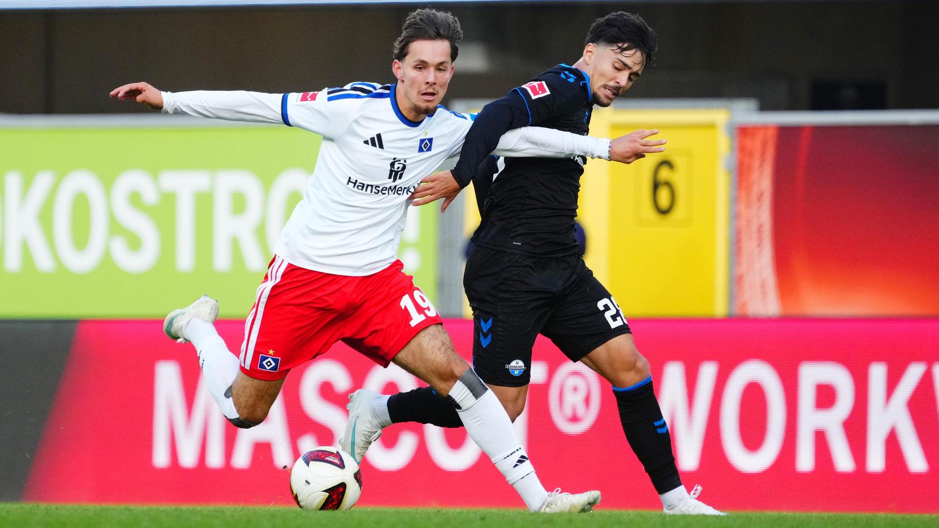 Raphael Obermair (r.) und Otto Stange (l.) im Zweikampf | WITTERS