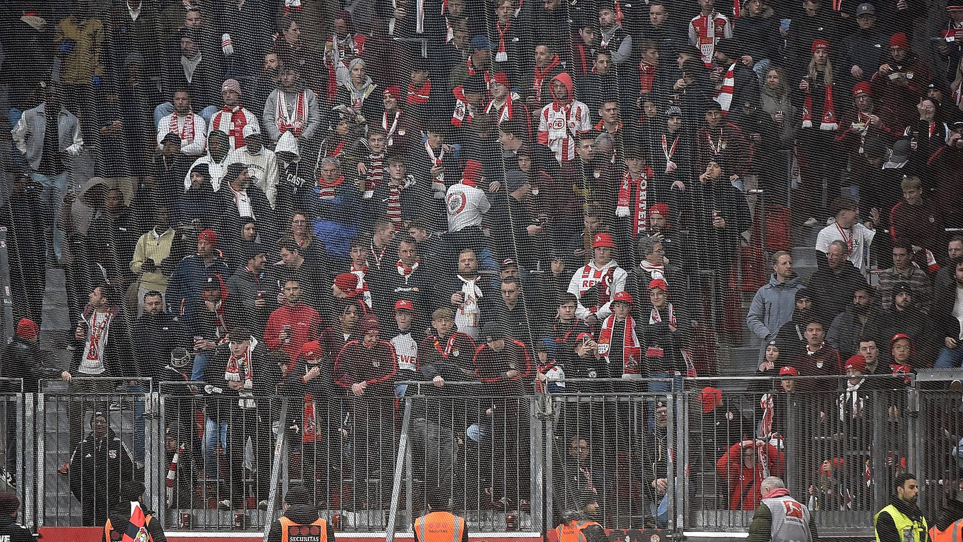 Der Kölner Fanblock beim Spiel gegen Leverkusen | Imago Images