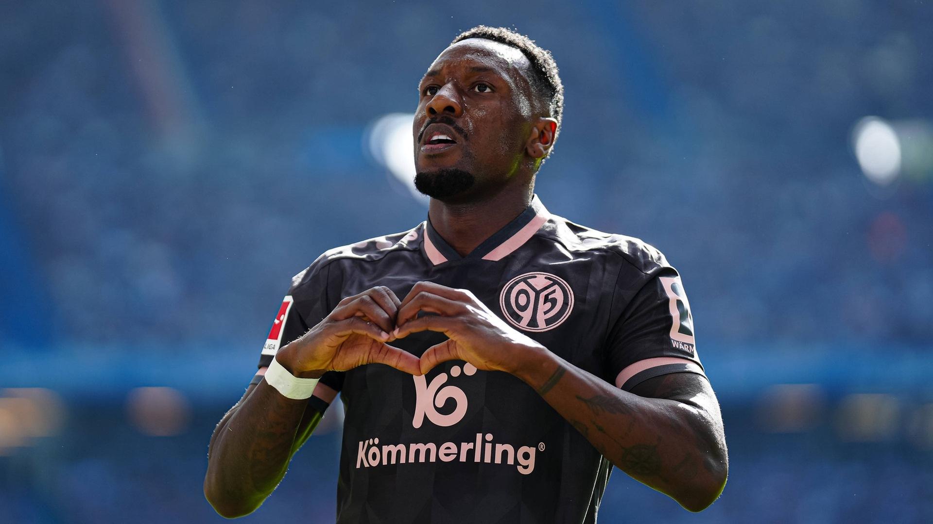Mainz 05 mit Sheraldo Becker siegt beim HSV | IMAGO, Imago / Eibner-Pressefoto Marcel von Fehrn