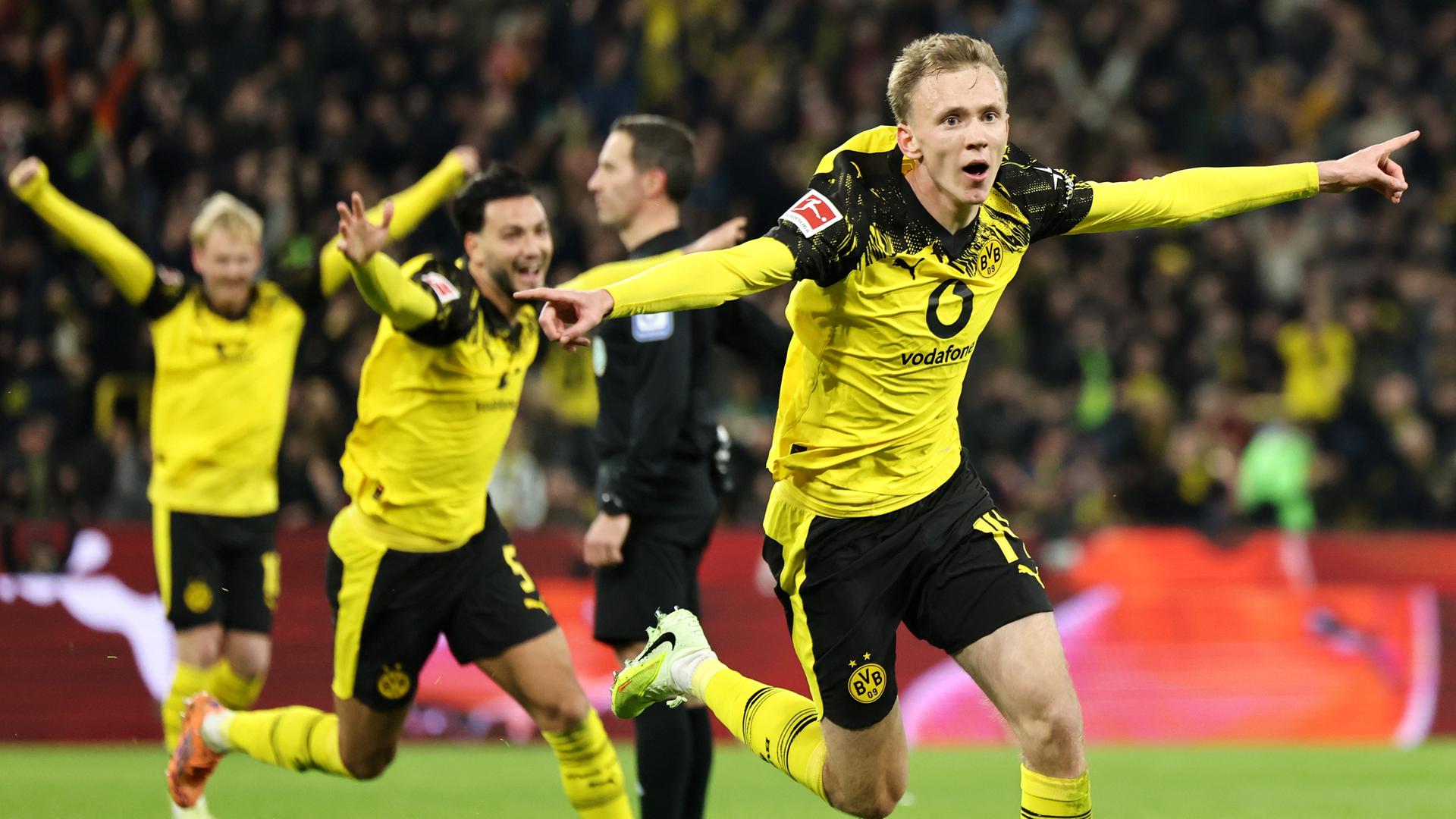 Dortmunds Maximilian Beier bejubelt seinen Treffer | Christof Koepsel/Getty Images