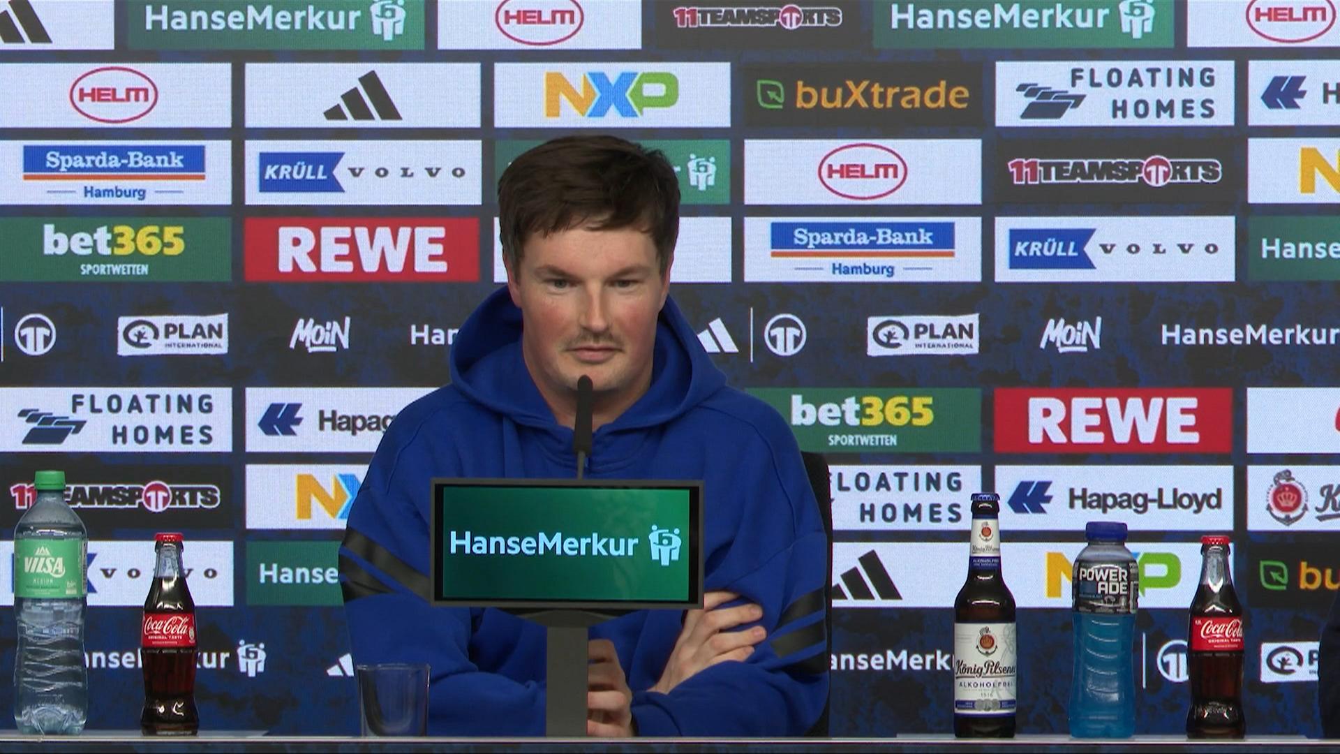 Merlin Polzin während einer Pressekonferenz | Sportschau