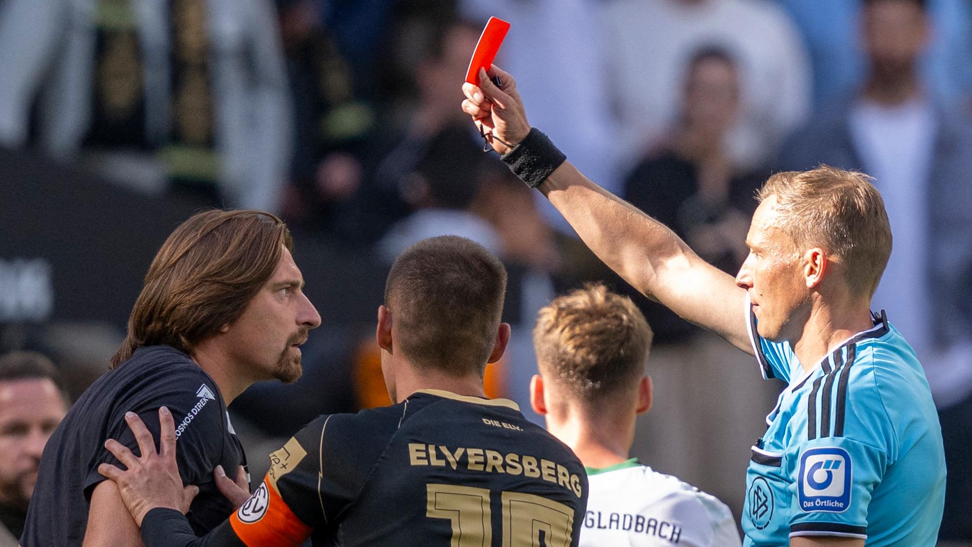 Elversberg wütend: Gladbach trifft nach Fehlentscheidung bei Einwurf