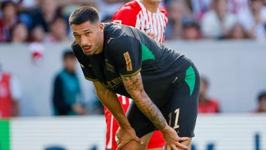 Tim Kleindienst enttäuscht im Spiel gegen den SC Freiburg