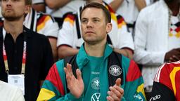 Deutschlands Torhüter Manuel Neuer am Rande des Freundschaftsspiels gegen Finnland