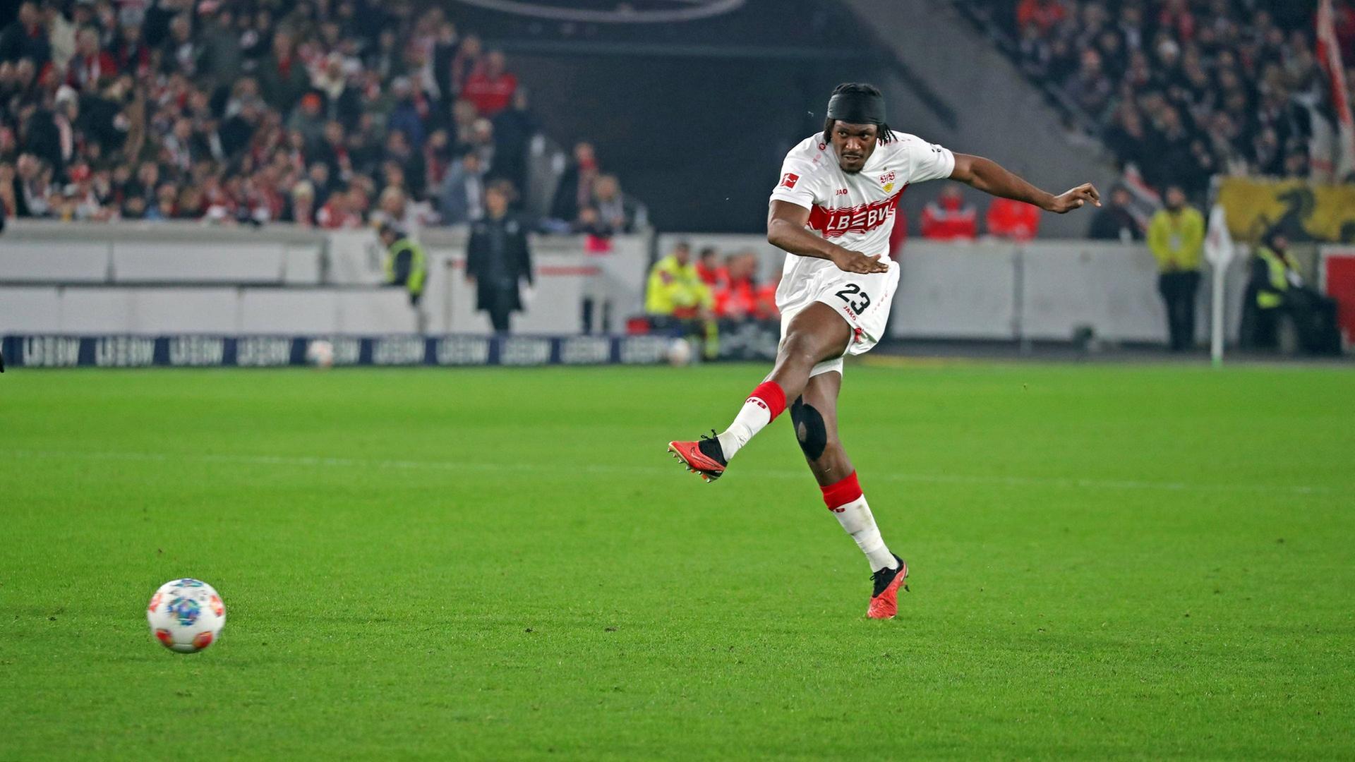 Dan-Axel Zagadou hat beim 3:2 Heimsieg gegen den FC Augsburg 90 Minuten durchgespielt. | IMAGO, Sportfoto Rudel