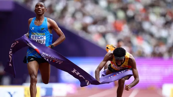 Foto-Finish beim Marathon der Männer mit  Alphonce Felix Simbu und Amanal Petros