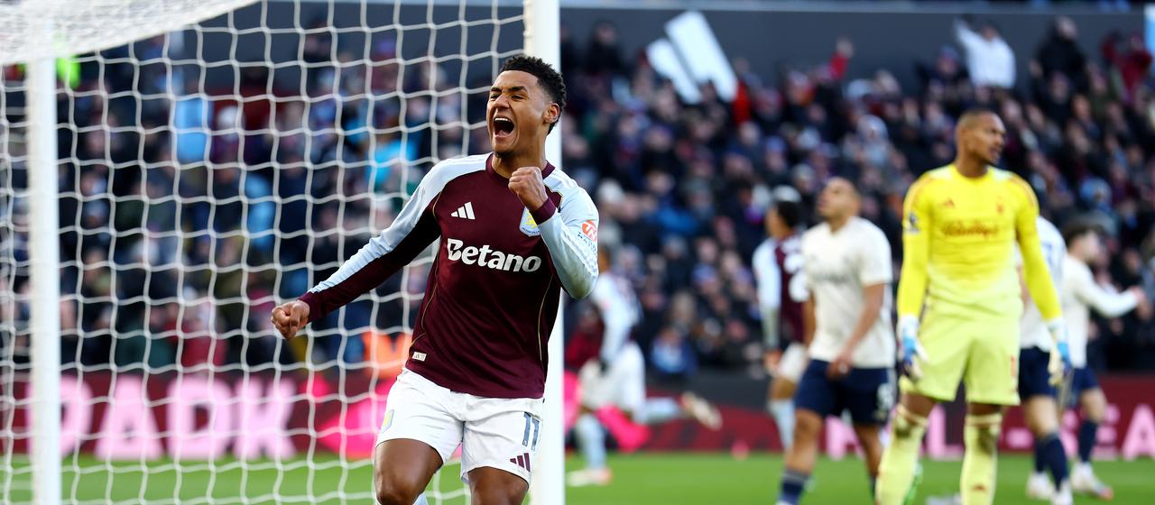 Ollie Watkins i Villa feston pas golit të tij për të shënuar 1-0 për Aston Villa