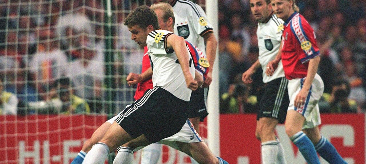 Tor des Monats Junin 1996, Oliver Bierhoff | Imago Tor des Monats Junin 1996, Oliver Bierhoff