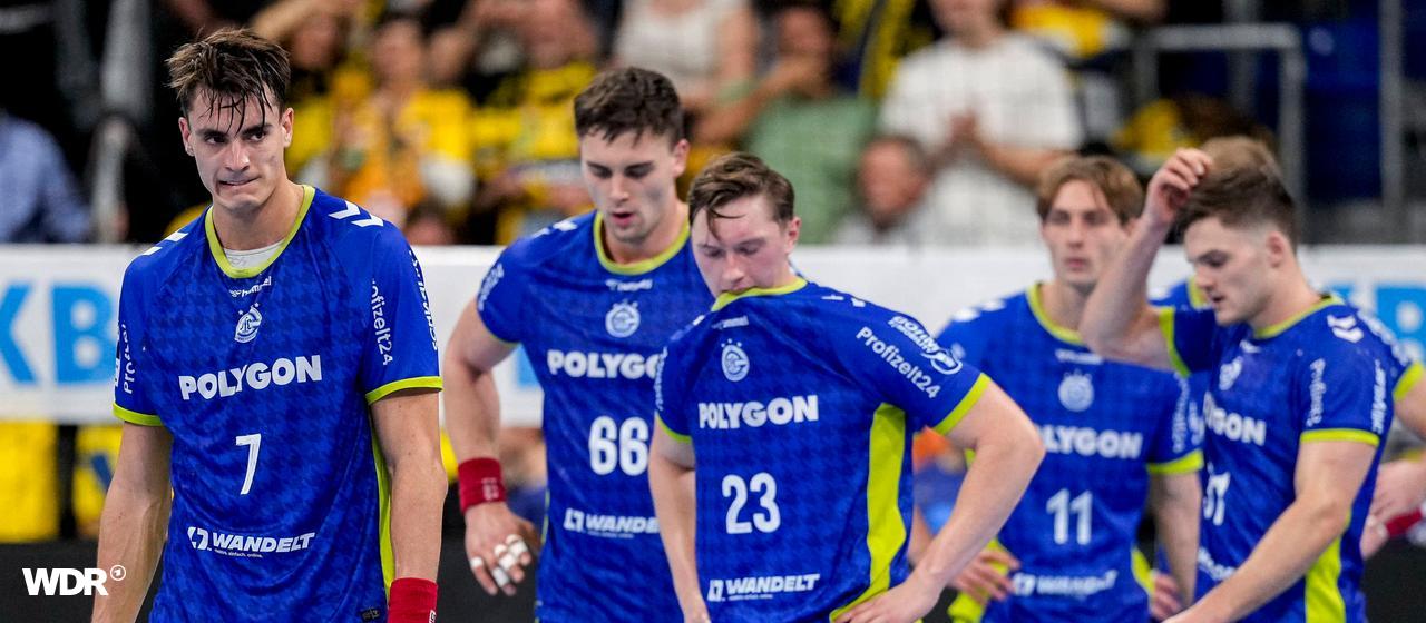 Die Spieler vom VfL Gummersbach mit hängenden Köpfen