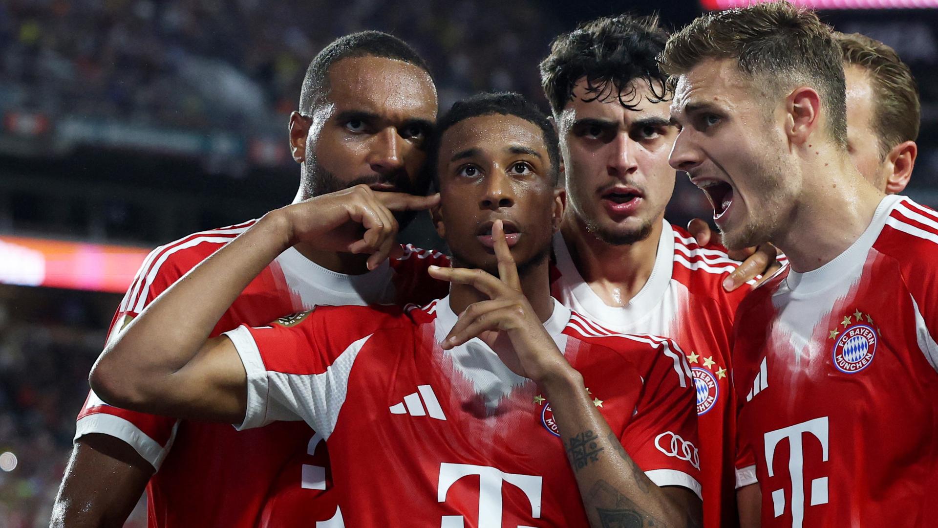 Die Bayern um Michael Olise (Mitte) jubeln | Reuters/Hannah McKay