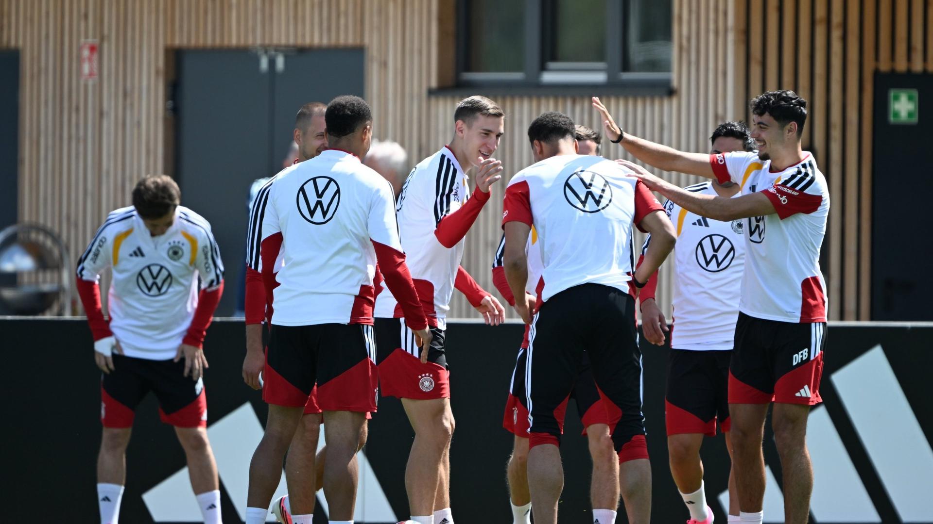 DFB-Team mit guter Stimmung ins Testspiel gegen Finnland